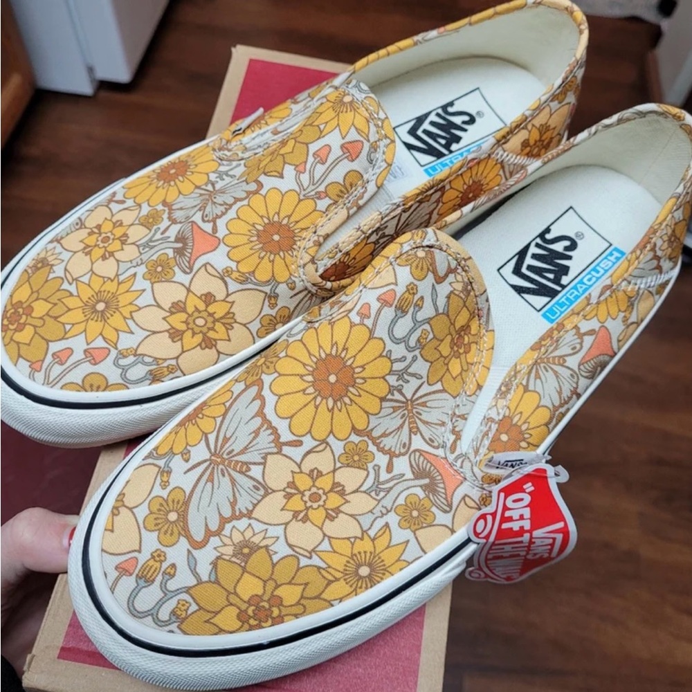 Vans Slip-Ons NWT | Trippy Floral | Women’s 9.5